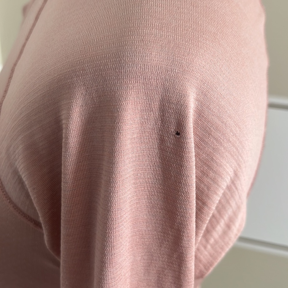 💓LULULEMON TOP💓 - Picture 5 of 6